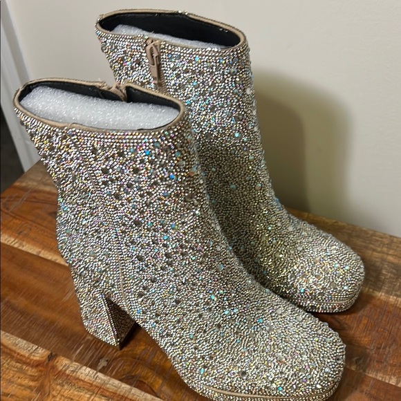 NWOT Silver Heeled Glitter Boots, Women’s 7 - Picture 2 of 8